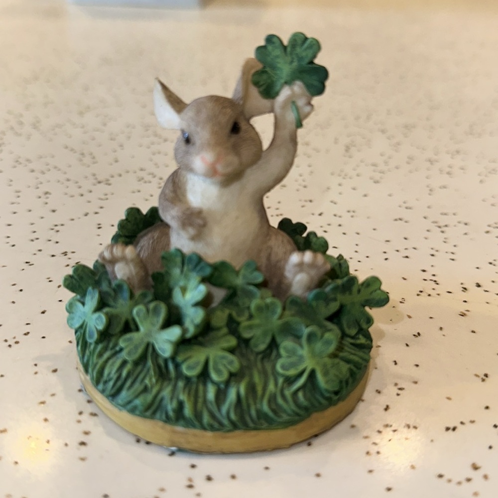 Vintage Charming Tails Good Luck figurine signed by Dean Griff 97/716